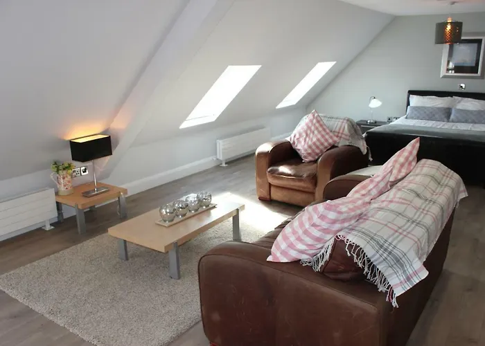 Lakeside Studio 2 Loft Apartment