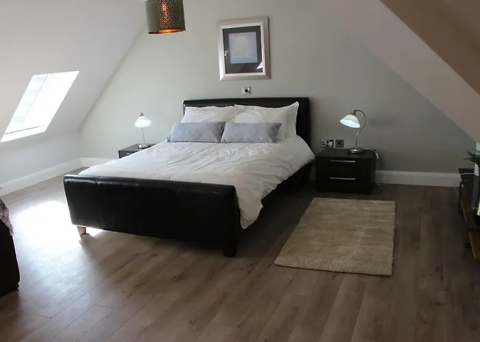 Lakeside Studio 2 Loft Apartment